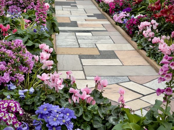 Cost of Garden Path Installation in Arlington Heights