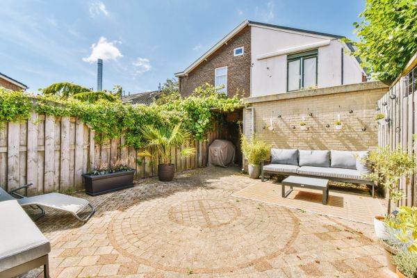Cost of Courtyard Patio Service in Arlington Heights